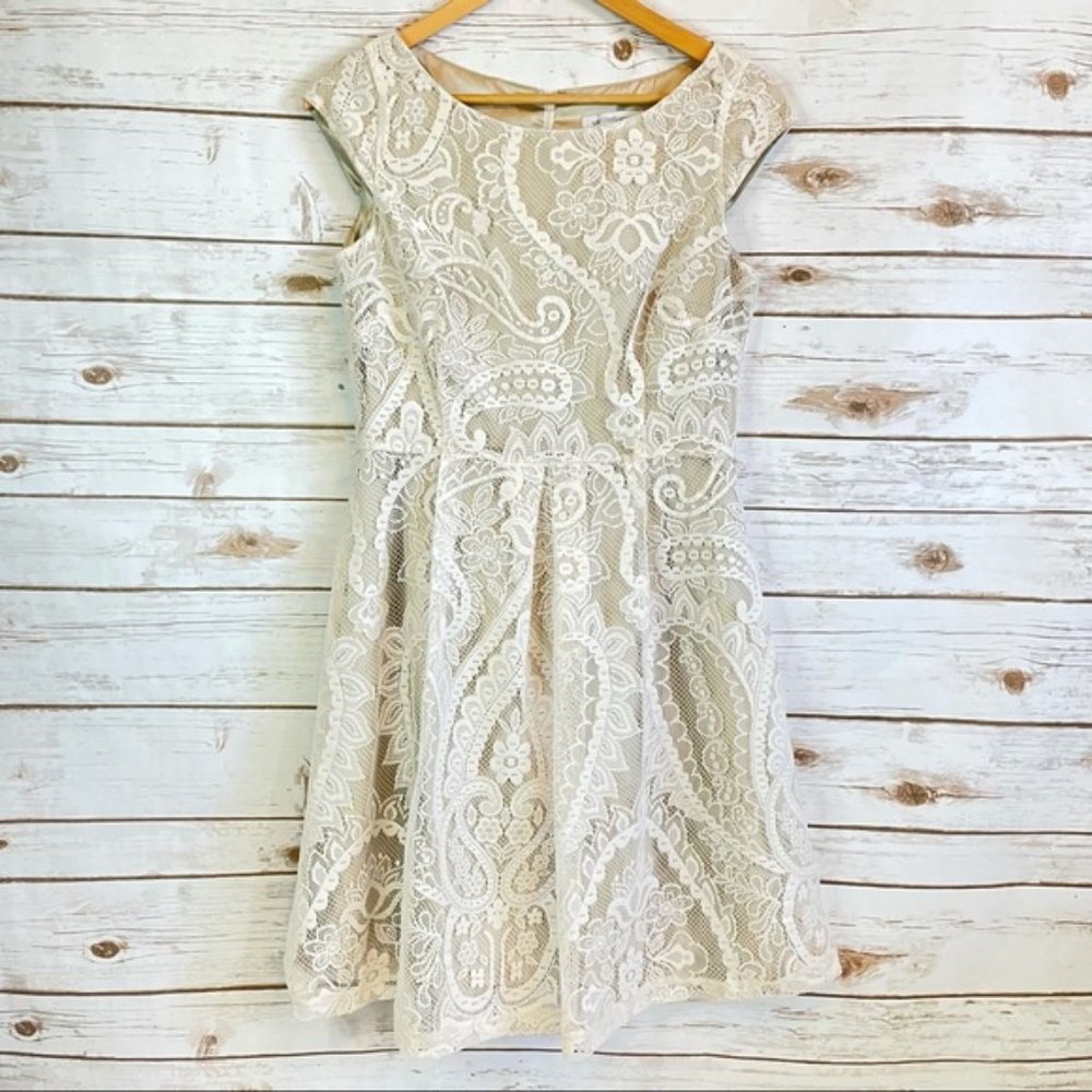 Liz Claiborne | Natural Lace dress size 4